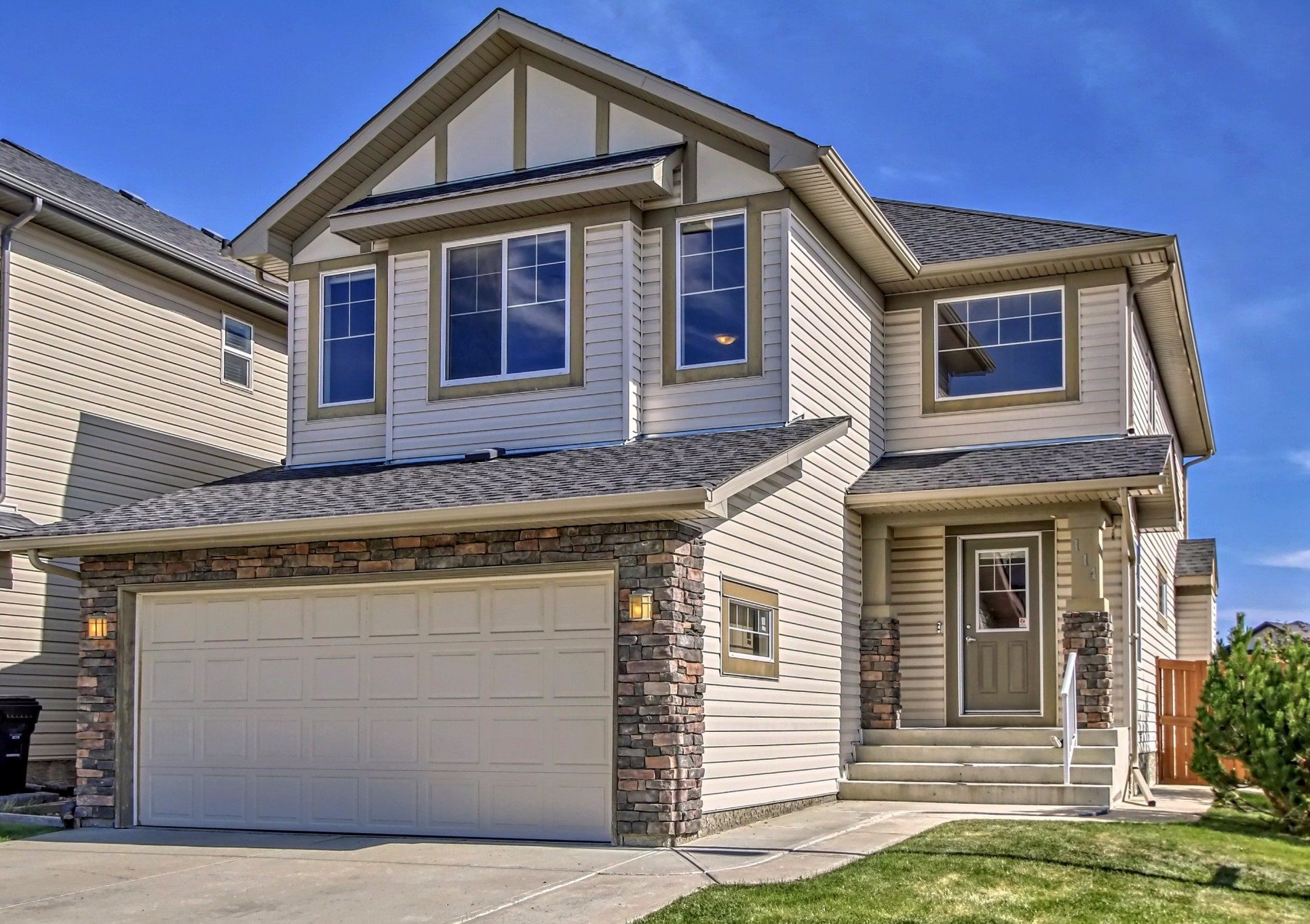 02.Photo.114_Kincora_Glen_Green_NW.046151 cropped